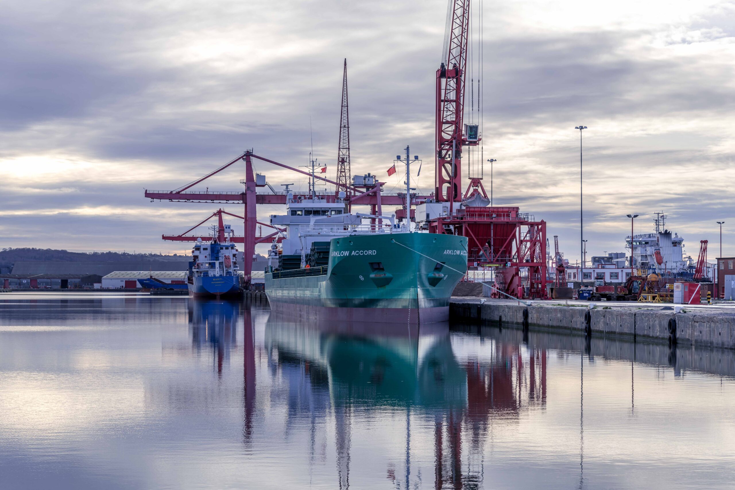 A State-Of-The-Art 10-Screen Simulator For The Bristol Port Company